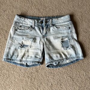 Mudd size 3 Jean shorts.